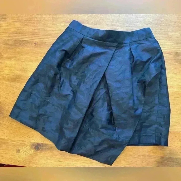 NWT Banana Republic- Black & Blue Camo Skirt w/Pockets - Size 12 - Picture 1 of 8